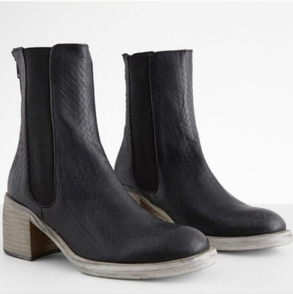 Free People Essential Chelsea boot - Picture 1 of 7